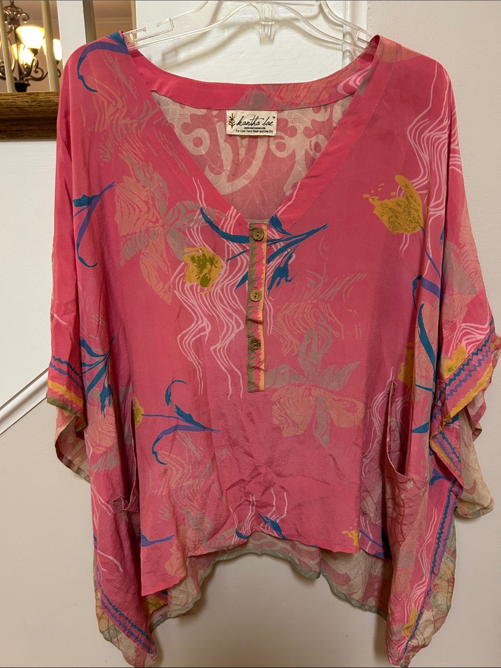 Kantha Bae Coral Pink Floral V-Neck Button-Front Top flowy OSFM
